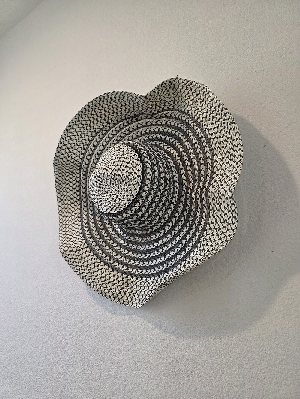 Calvin Klein Black and White Woven packable  Hat - Picture 2 of 7